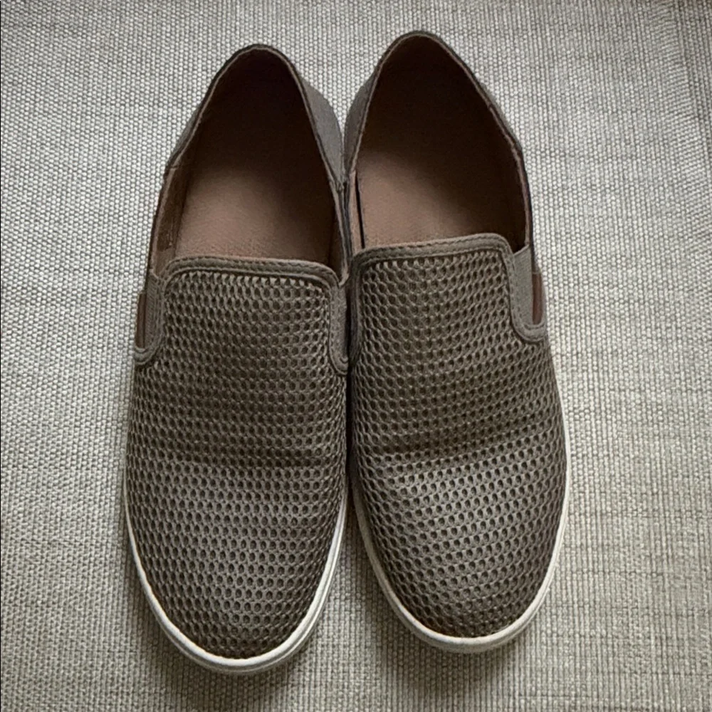 OluKai® Pehuea casual shoes Anatomical Contoured Footbed Drop In Heel Khaki US 9